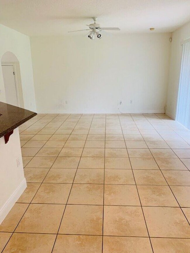Building Photo - Gated Community of La Fortuna in Kissimmee