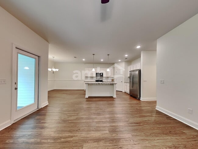 Building Photo - 215 Swan Dr