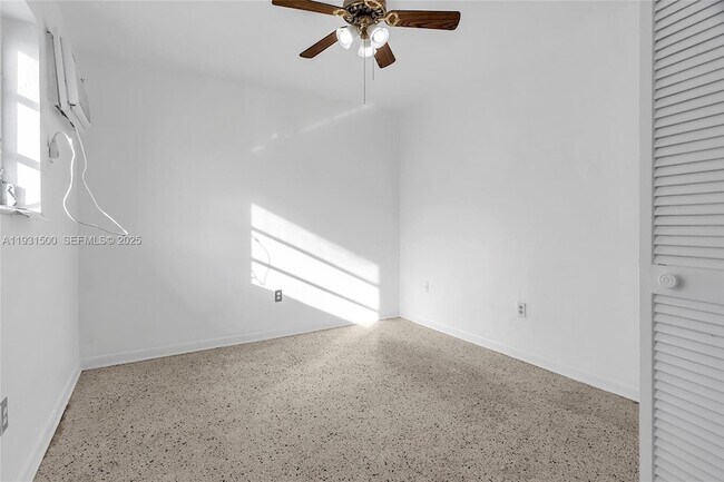 Building Photo - 644 SW 10th St