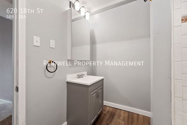Building Photo - 620 18th St