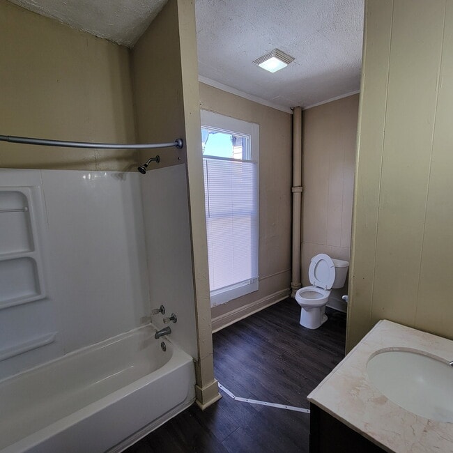 Building Photo - Near Westside 2BR House w/Attached Garage!