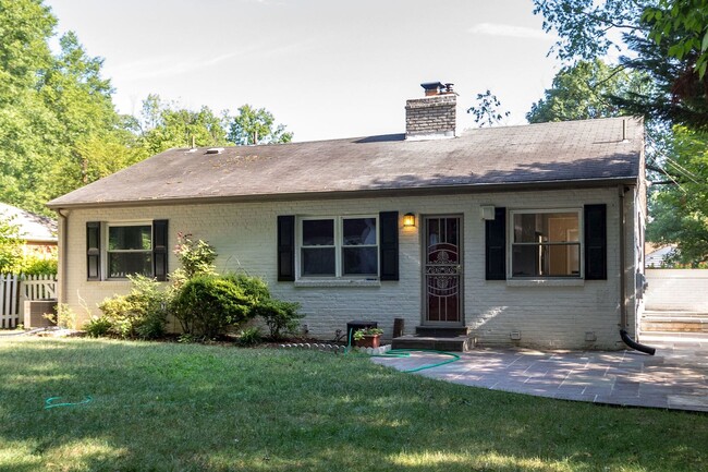 Building Photo - 3 Bed 2 Bath - Silver Spring Rambler - Upd...