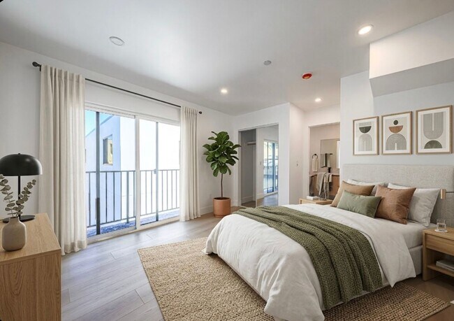 Building Photo - 1237 N Orange Dr