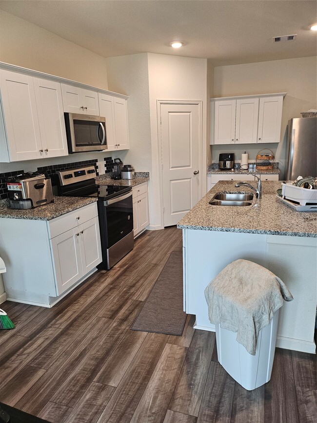 Building Photo - 5923 Grantgrala Dr