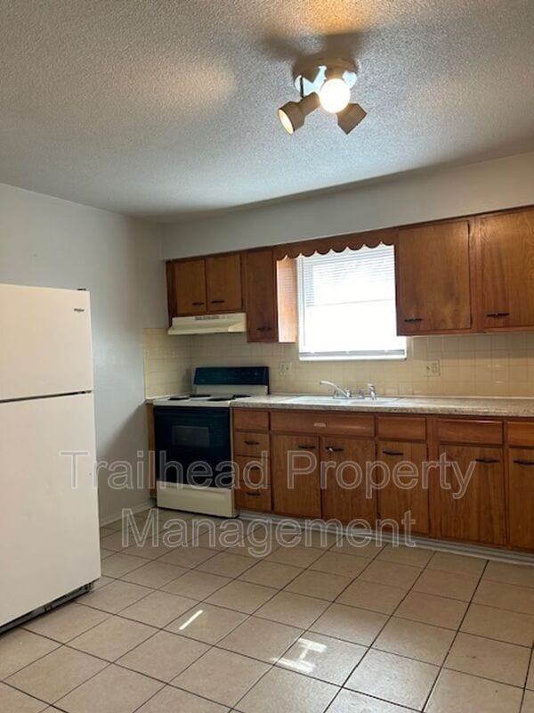 Building Photo - 3327 S Oxford Ave