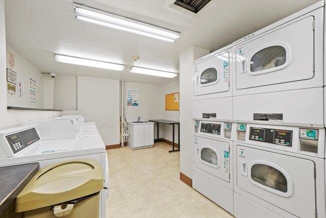 Building Photo - 1221 N Dearborn St