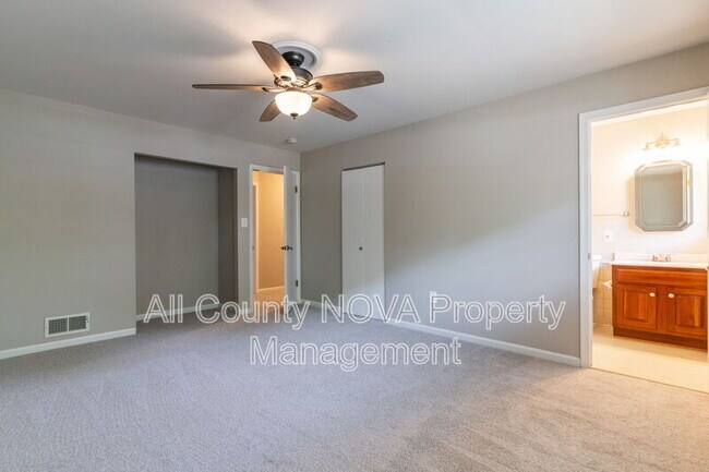 Building Photo - 4126 Lenox Dr