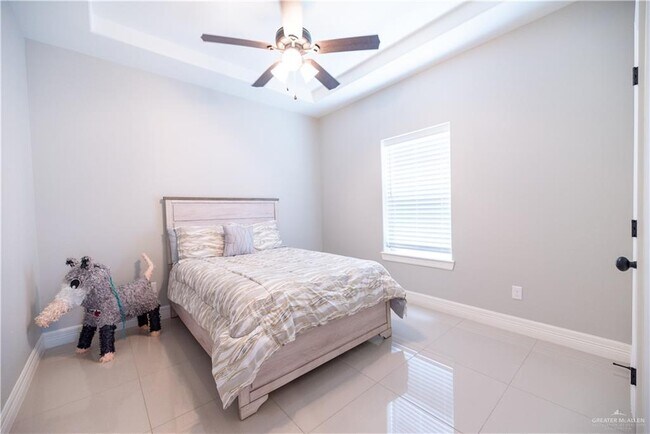 Building Photo - 5717 Oriole Ave