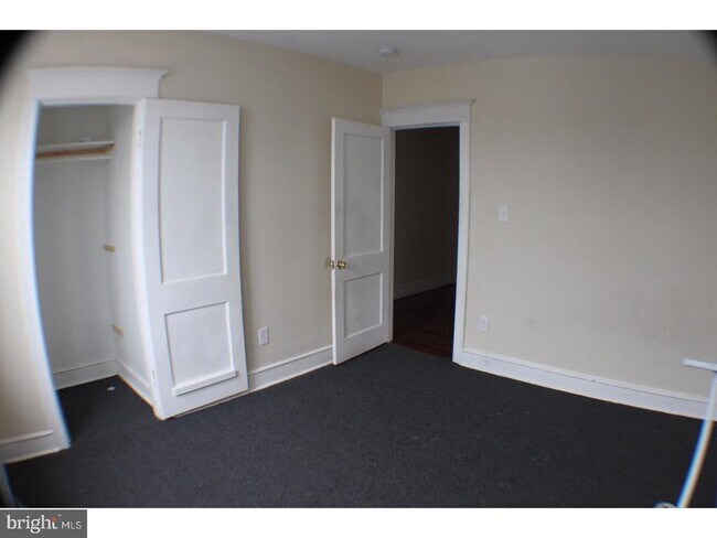 Building Photo - 410 E Roosevelt Blvd