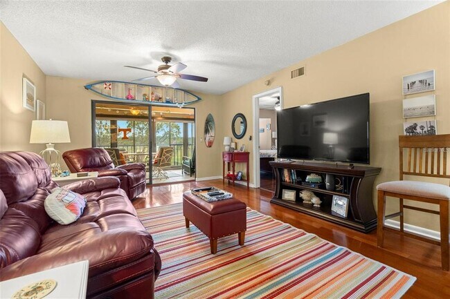 Building Photo - 1817 Golf View Dr