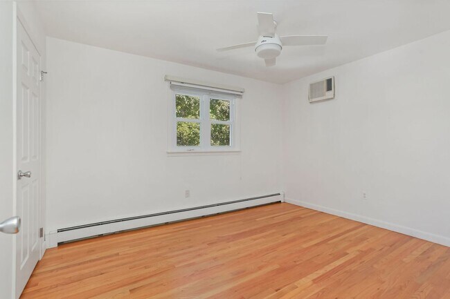 Building Photo - 115 Lucille St