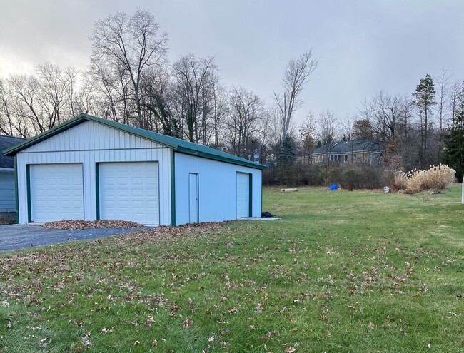 2-car detached garage and large yard! - 449 Brush Mountain Rd