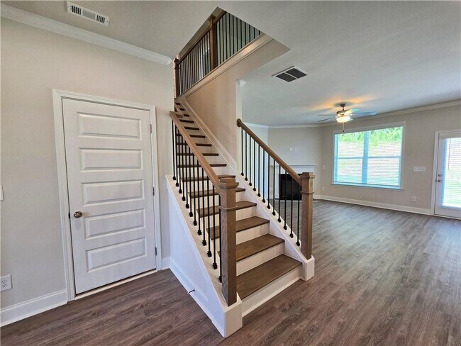 Building Photo - 7325 Yewtree Dr