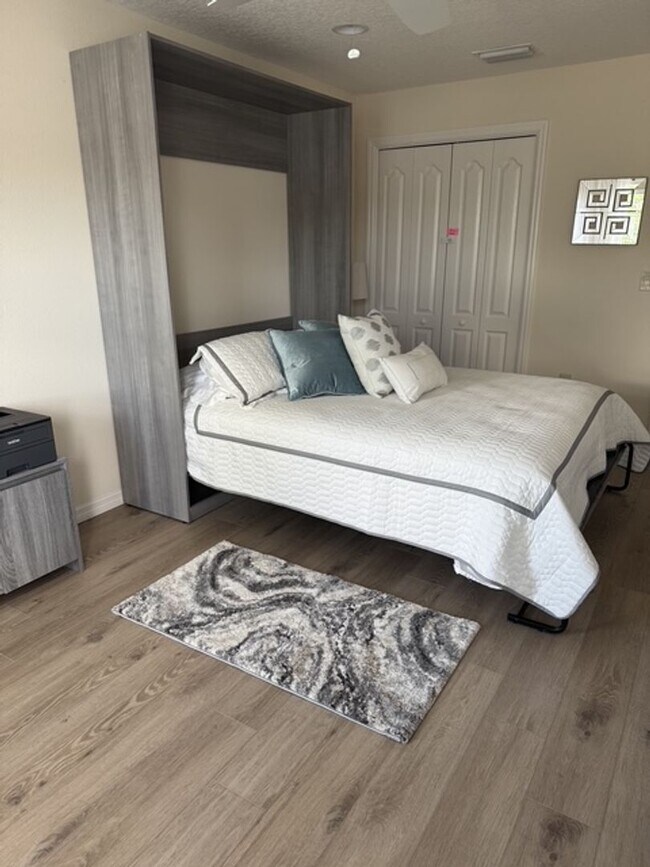Building Photo - Fully Furnished 3/2 in beautiful Villages Community