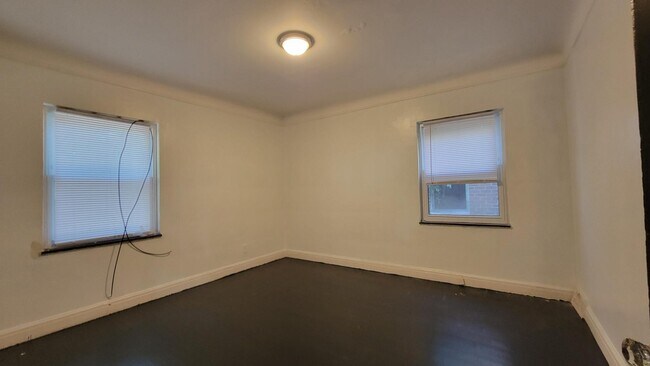 Building Photo - 3276 Tyler St