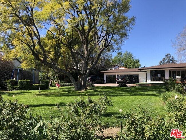Building Photo - 4678 White Oak Ave