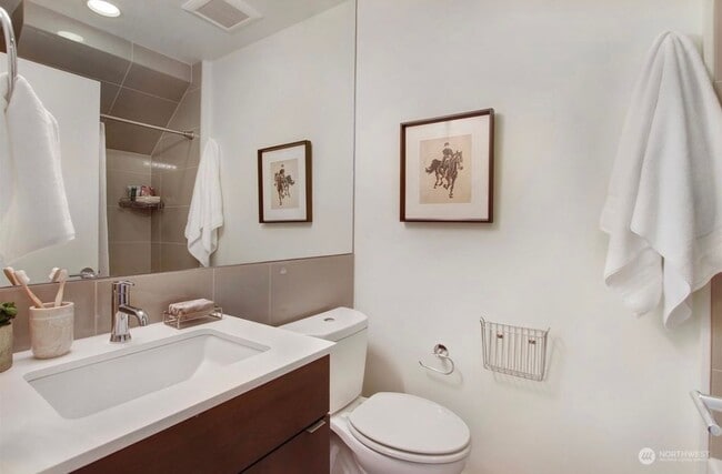 Building Photo - Welcome Home Modern Townhome in Georgetown