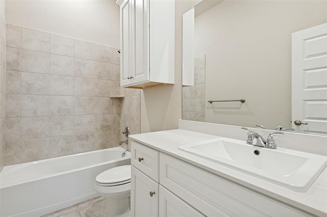 Building Photo - 3909 Chesapeake Ln