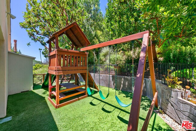 Building Photo - 3644 Goodland Ave