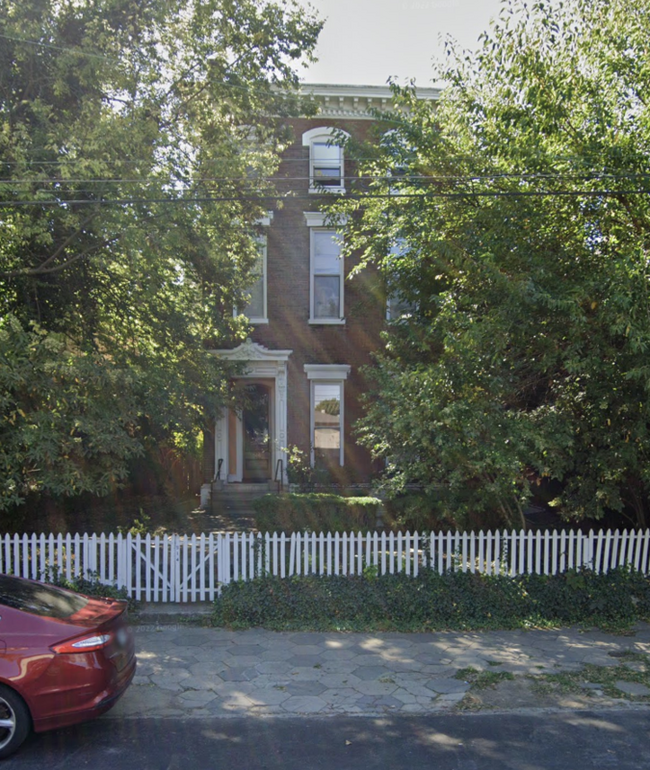 Primary Photo - 514 W Oak St