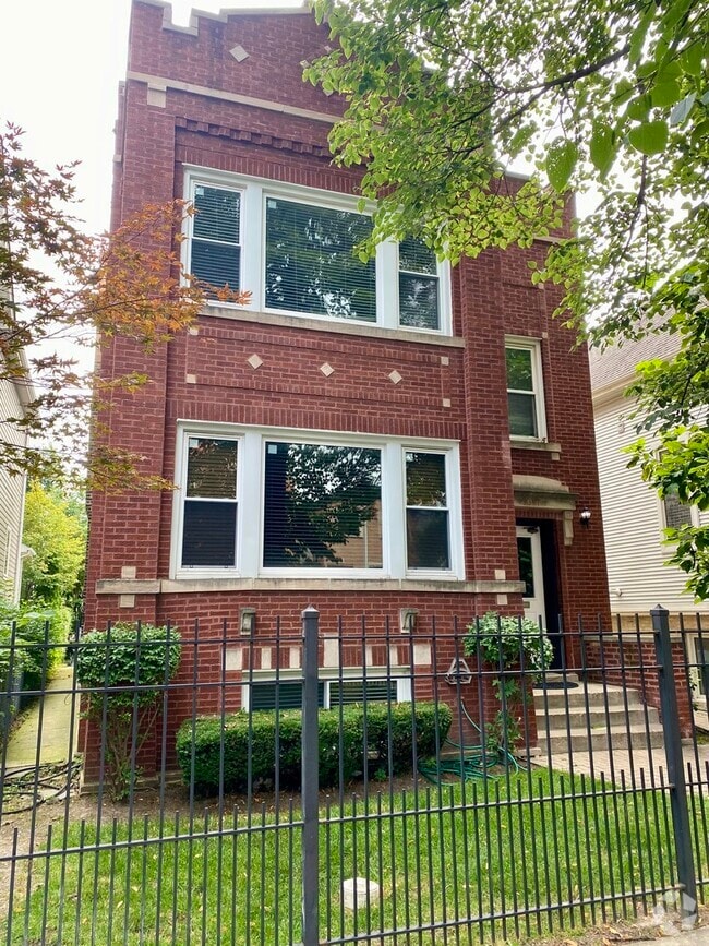 Building Photo - 3317 N Claremont Ave