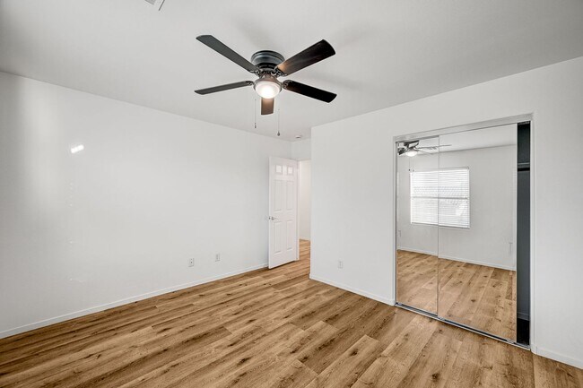 Building Photo - Stunning 4 Bed 2.5 Bath!