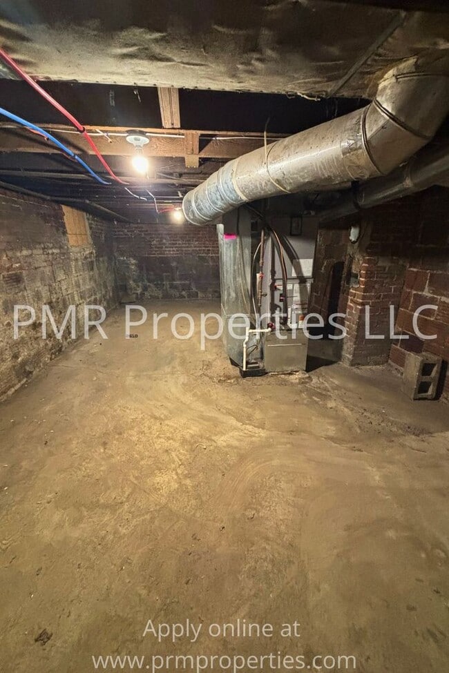Building Photo - 2 Bedrooms / 1 Bathroom House