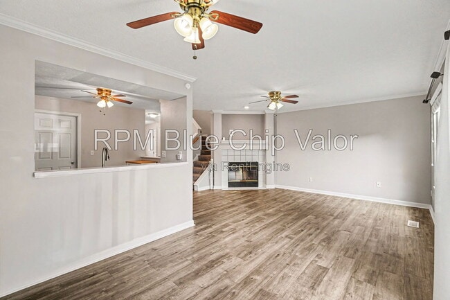 Building Photo - 5290 Bay Pointe Dr