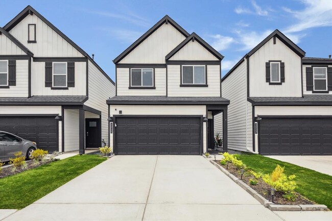 Primary Photo - 3215 Creston Gate Dr