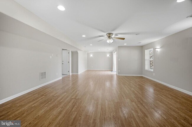 Building Photo - 20 Pinehurst Ln
