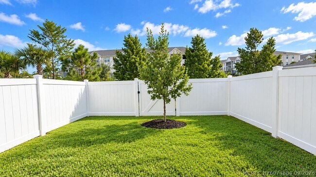 Building Photo - 321 SE Crossoak Ln