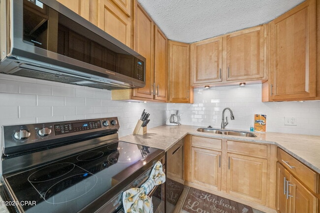 Building Photo - 8743 Thomas Dr