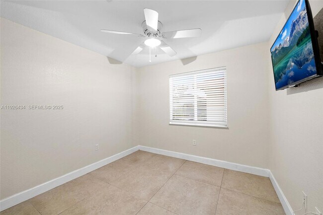 Building Photo - 1472 SW 44th Ave