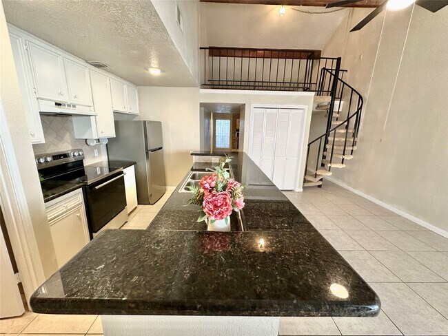 Building Photo - 9164 Wilcrest Dr