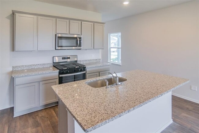 Building Photo - 361 Sandringham Lp