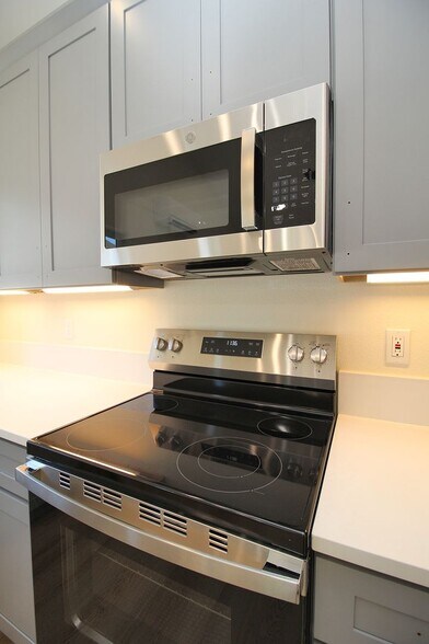 Building Photo - 4658 SW Fairvale Ct