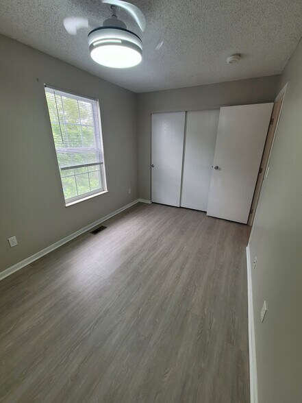 Building Photo - 1730 Ridgebury Dr