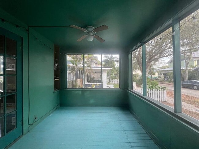 Building Photo - 557 6th Ave N