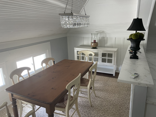 Dining area - 437 W Magnolia Ave