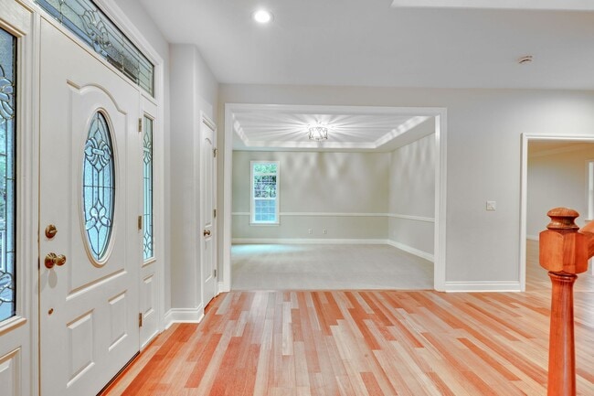 Building Photo - Beautiful Spacious Bainbridge Home