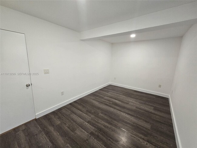 Building Photo - 1629 SW 6th St