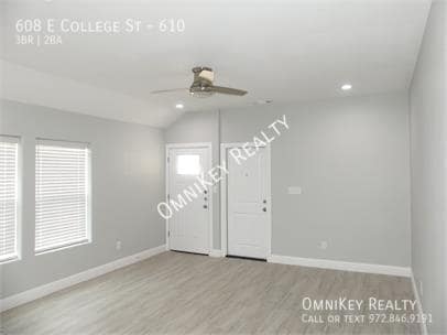 Building Photo - 608 E College St