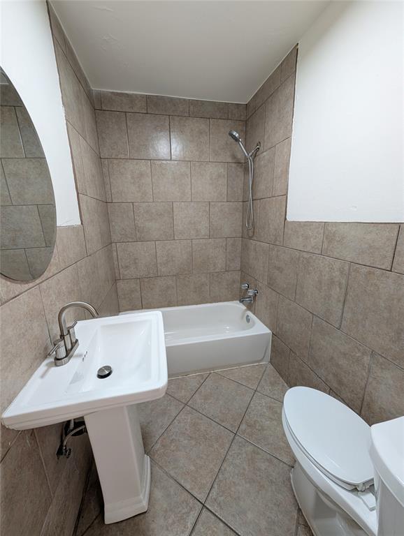 Building Photo - 1500 N Drexel Blvd