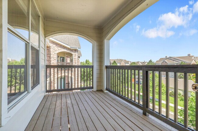 Building Photo - $1,695, 2-bed, 1.5 bath located in Aurora with a 1 car detached garage