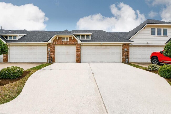 Building Photo - 3306 Silverbrook Ln