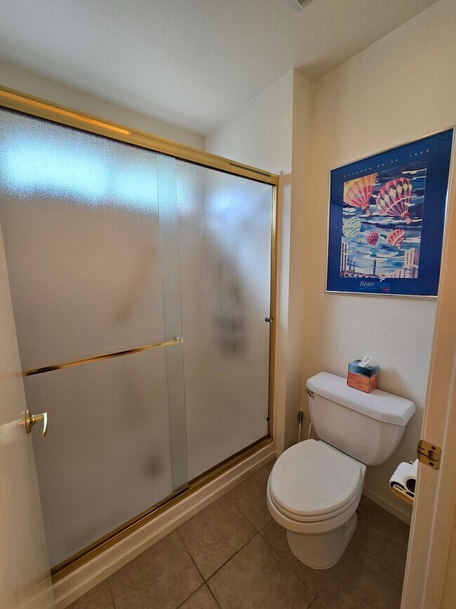Building Photo - Fully Furnished single story 2 bed 2 bath ...