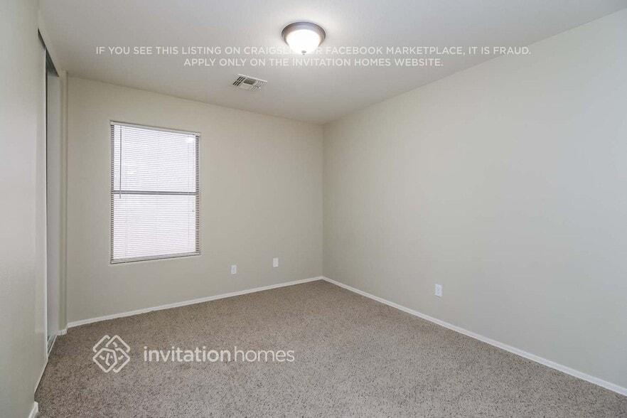 Building Photo - 1715 E Desert Moon Trail