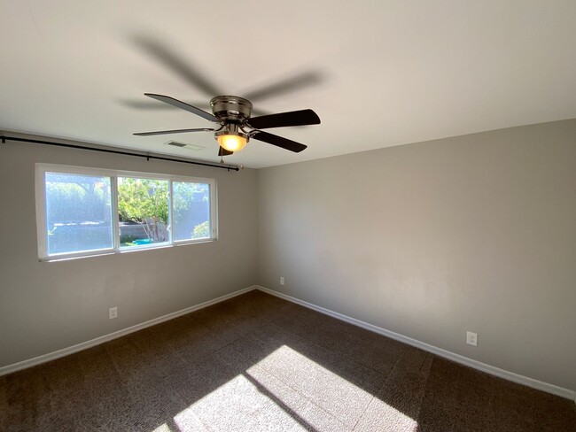 Building Photo - 3 Bedroom Updated Single Story Home Availa...
