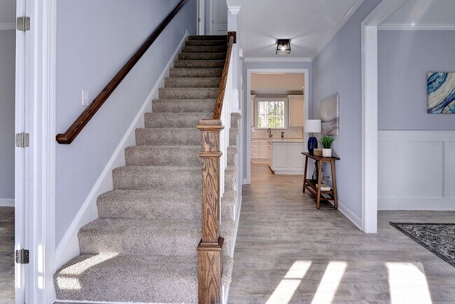 Building Photo - 718 Poquoson Ave