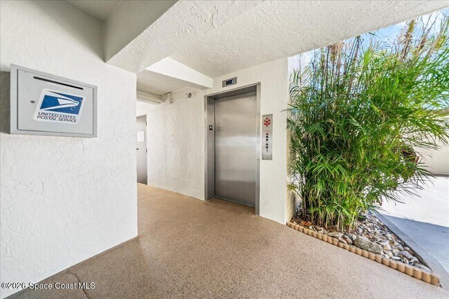 Building Photo - 1465 Jimmy Buffett Mem Hwy